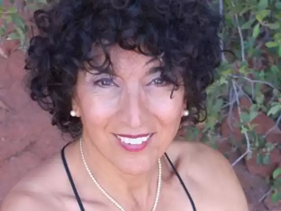 Vishali Shahin,
Health & Wellness, Spirituality
Expert at 日常生活のための瞑想バンドル